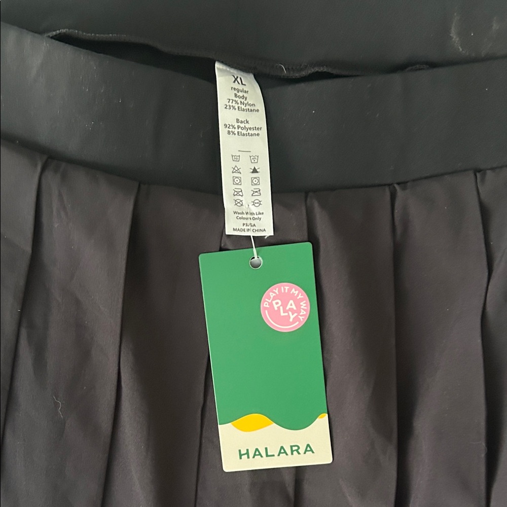 HALARA Elegant Black Pleated Skirt - Picture 3 of 3
